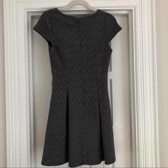 EUC Grey chevron dress - Picture 2 of 3